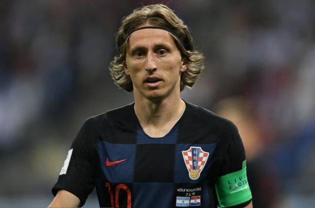 德扑翻前：4-Bet 强力施压的战术价值。（德州扑克翻前：4-Bet 强势施压的战略意义）