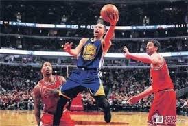 那一年他们风华正茂：李连杰和刘家良师傅相互模仿学习！